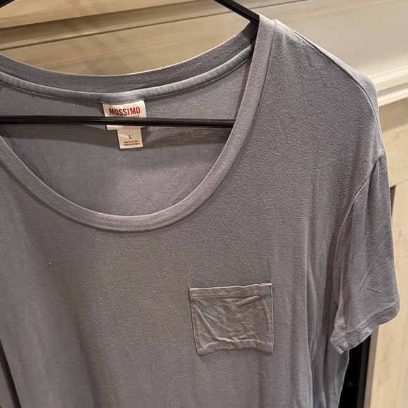 Mossimo Supply Co. Charcoal Short Sleeve Tee. Size L. Listing 9106 - Picture 3 of 9